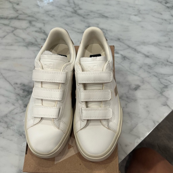 Veja Women’s Recife Low Top Sneakers - Picture 3 of 7